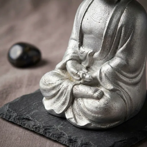 Metallic_Silver_Buddha_Meditation_Statue_Peaceful_Home_Decor_Figurine