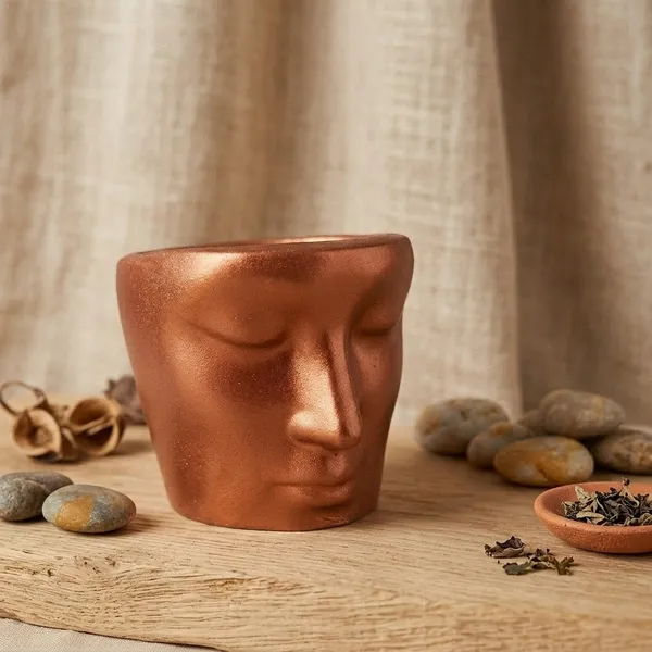 Handcrafted_Amber_Resin_Face_Planter_Minimalist_Modern_Home_Decor_Pot