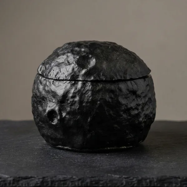 Textured_Dark_Spherical_Storage_Box_With_Lid