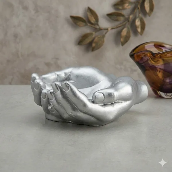 Metallic_Gold_Hand_Sculpture_Ring_Holder
