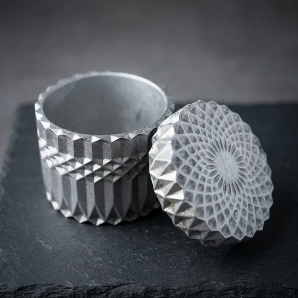 Handcrafted_Textured_Metal_Box_With_Geometric_Pattern_And_Lid