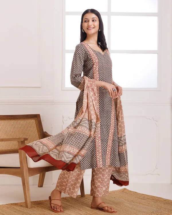 Multicolour_Bagru_Butti_Hand_Block_Printed_Cotton_Suit_Set
