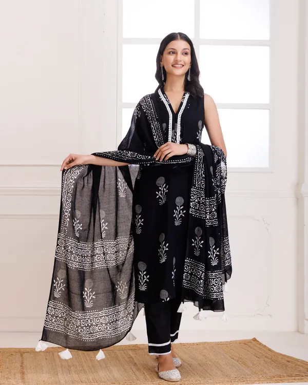 Black_Butta_Hand_Block_Print_Moonga_Suit_Set