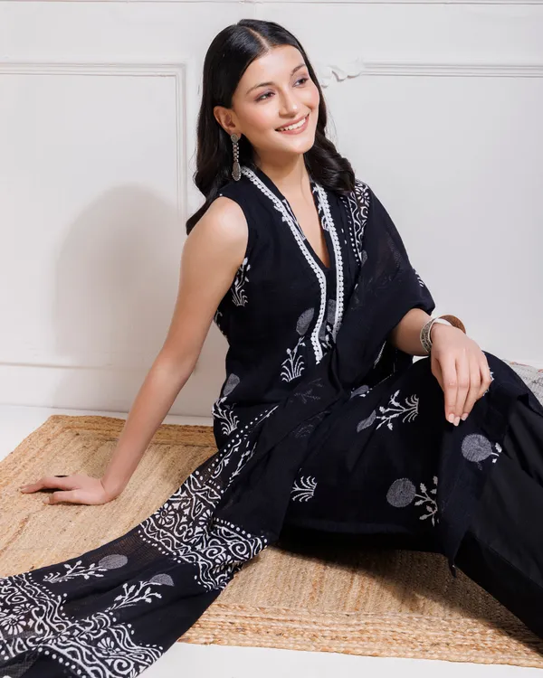 Black_Butta_Hand_Block_Print_Moonga_Suit_Set