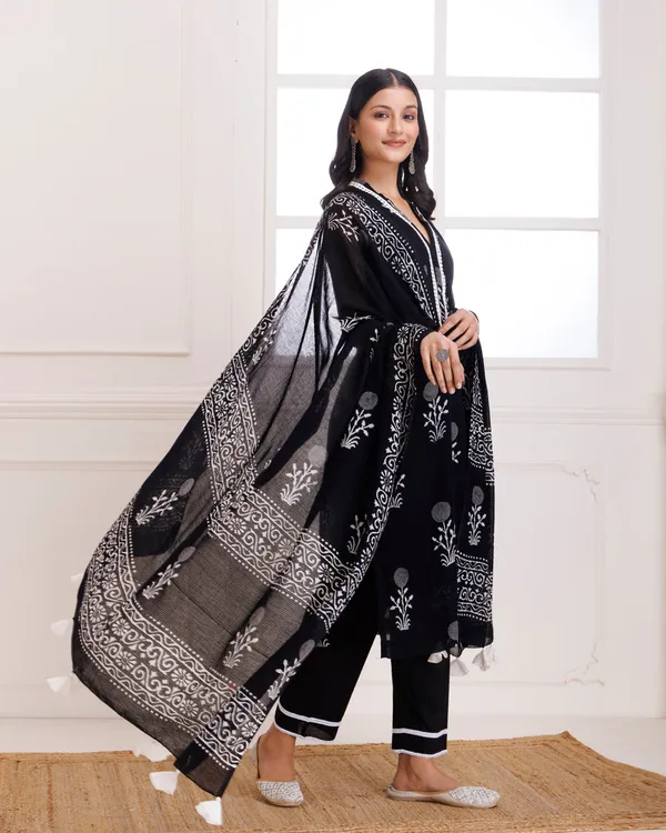 Black_Butta_Hand_Block_Print_Moonga_Suit_Set