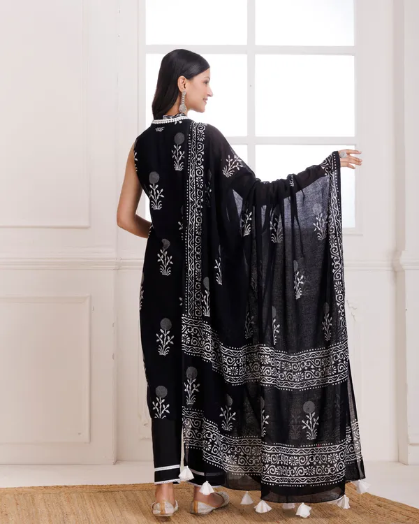 Black_Butta_Hand_Block_Print_Moonga_Suit_Set
