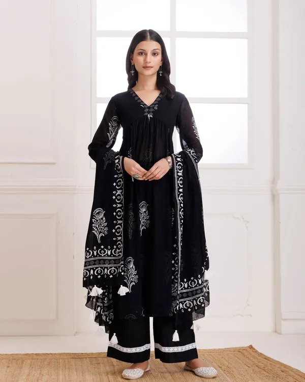 Black_Butta_Hand_Block_Printed_Moonga_Cotton_Gathesuit_Set