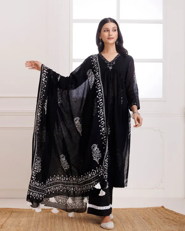 Black_Butta_Hand_Block_Printed_Moonga_Cotton_Gathesuit_Set
