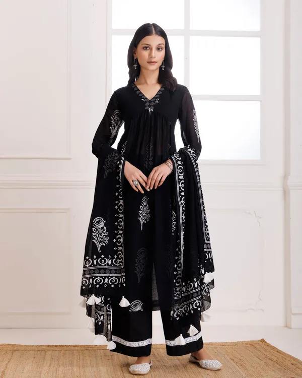 Black_Butta_Hand_Block_Printed_Moonga_Cotton_Gathesuit_Set