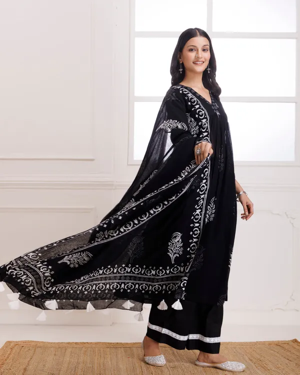 Black_Butta_Hand_Block_Printed_Moonga_Cotton_Gathesuit_Set