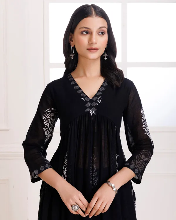 Black_Butta_Hand_Block_Printed_Moonga_Cotton_Gathesuit_Set
