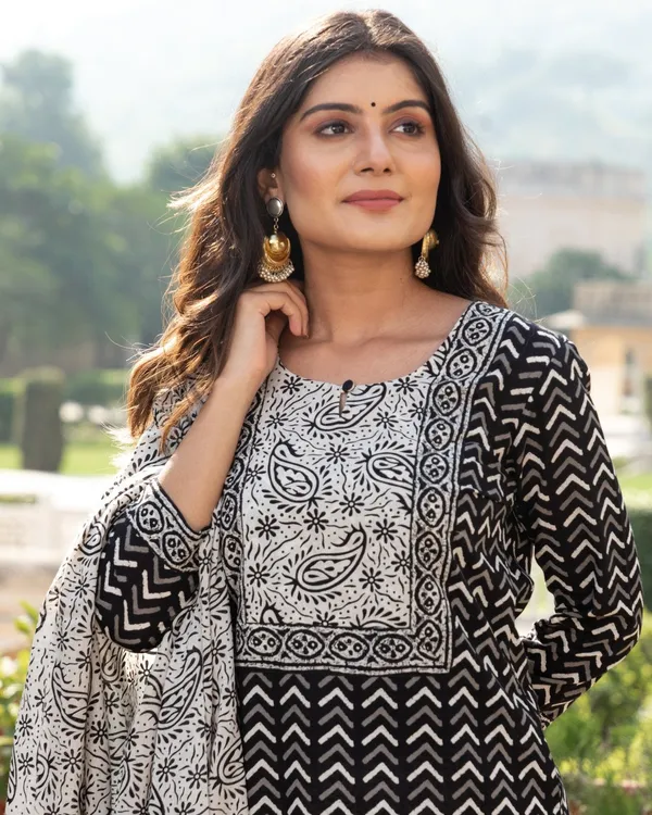 Black_Zigzag_Print_Cotton_Kurta_Pant_Suit_Set