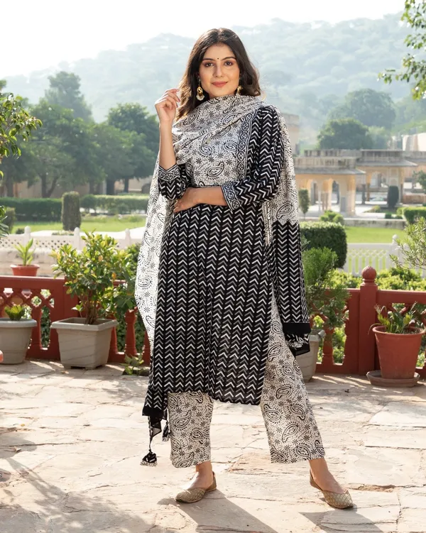 Black_Zigzag_Print_Cotton_Kurta_Pant_Suit_Set