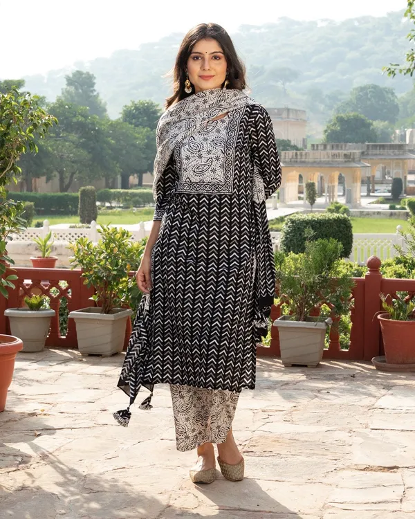 Black_Zigzag_Print_Cotton_Kurta_Pant_Suit_Set