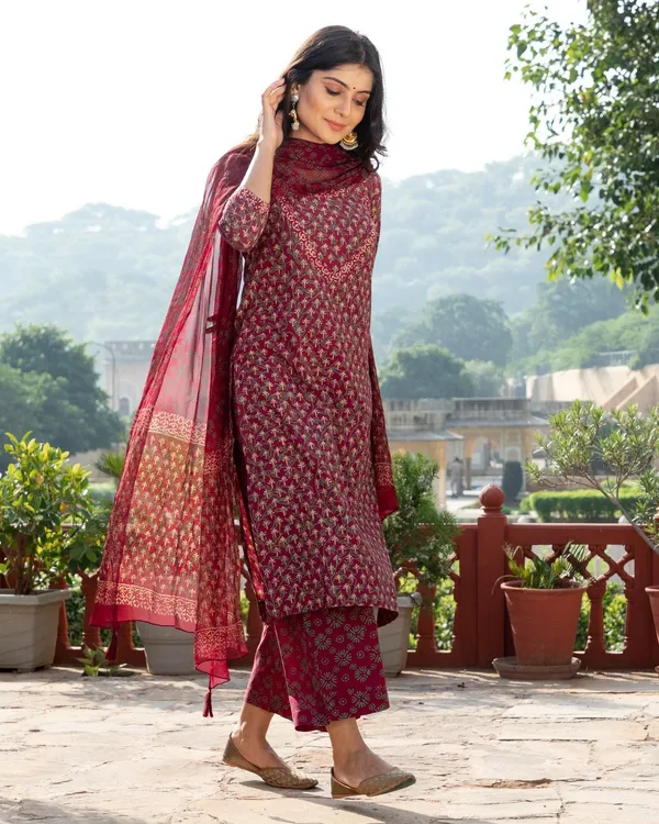 Maroon_Burgundy_Block_Butti_Print_Kurta_Pant_Suit_Set