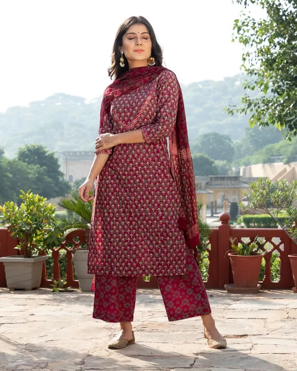 Maroon_Burgundy_Block_Butti_Print_Kurta_Pant_Suit_Set