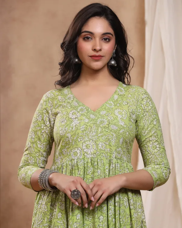 Green_Dabu_Hand_Block_Printed_Cotton_Gathekurti