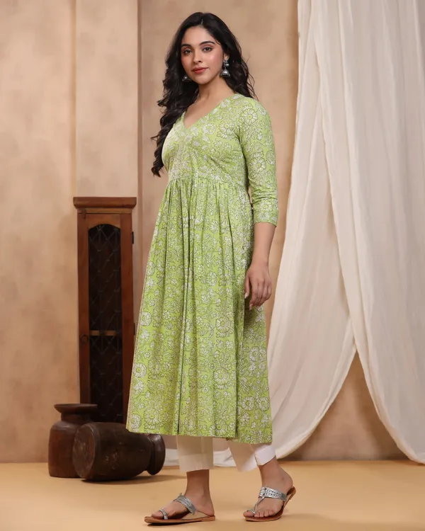 Green_Dabu_Hand_Block_Printed_Cotton_Gathekurti