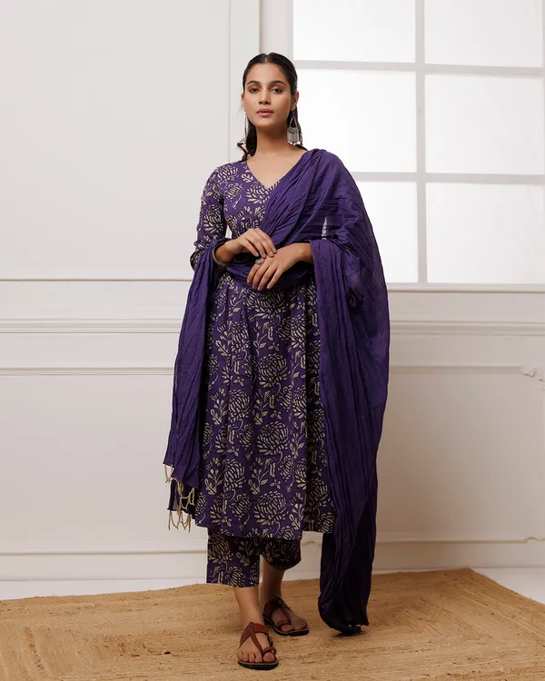 Purple_Ghazal_Violet_Dabu_Hand_Block_Printed_Mul_Gathesuit_Set