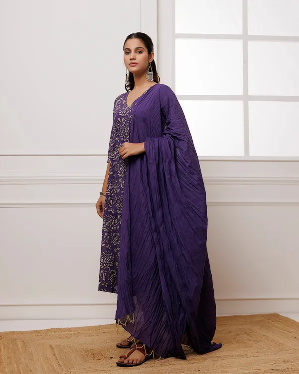 Purple_Ghazal_Violet_Dabu_Hand_Block_Printed_Mul_Gathesuit_Set
