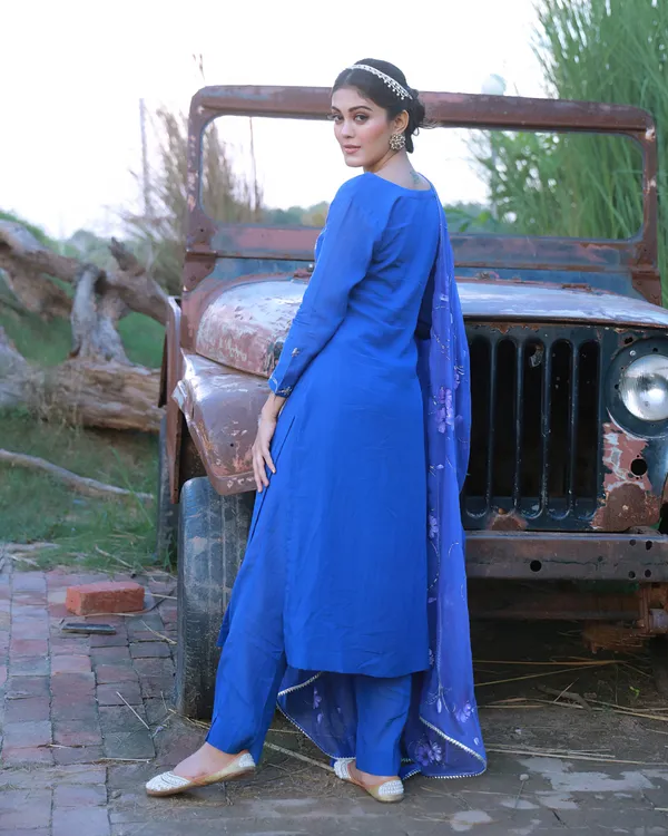 Blue_Heer_Royal_Hand_Embroidesilk_Kurta_Pant_With_Hand_Painted_Dupatta