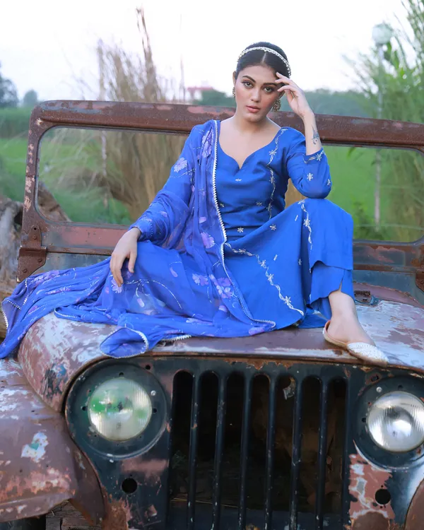 Blue_Heer_Royal_Hand_Embroidesilk_Kurta_Pant_With_Hand_Painted_Dupatta