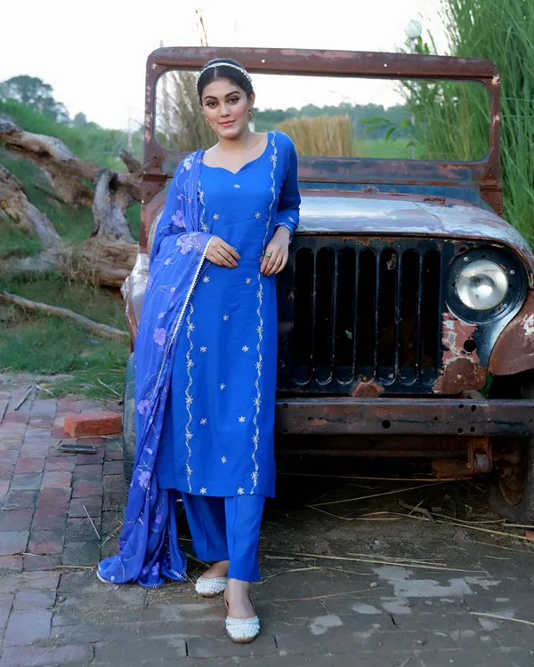 Blue_Heer_Royal_Hand_Embroidesilk_Kurta_Pant_With_Hand_Painted_Dupatta