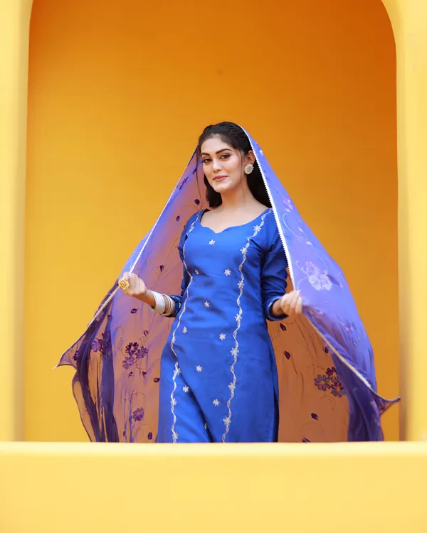 Blue_Heer_Royal_Hand_Embroidesilk_Kurta_Pant_With_Hand_Painted_Dupatta
