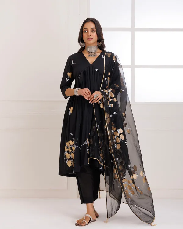 Black_Rangreza_Handpainted_Gathesuit_Set
