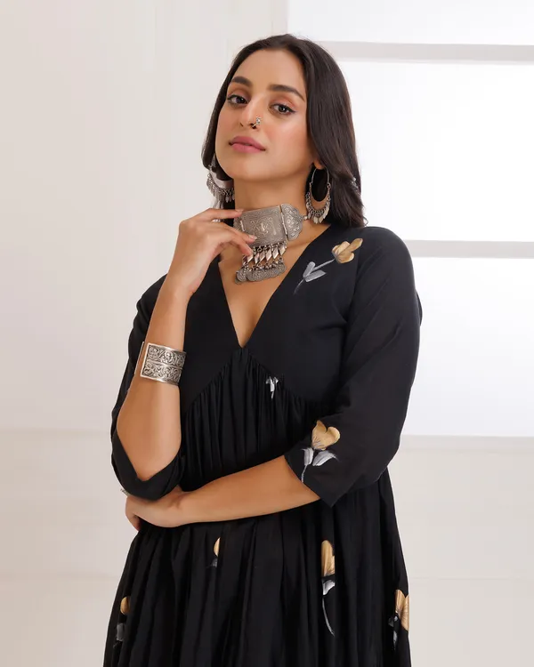 Black_Rangreza_Handpainted_Gathesuit_Set