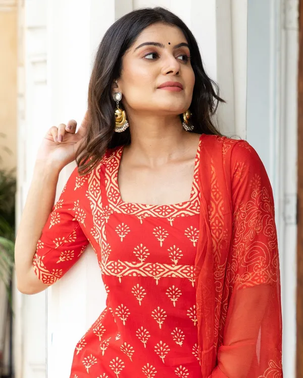 Red_Block_Butti_Print_Cotton_Kurta_Pant_Set