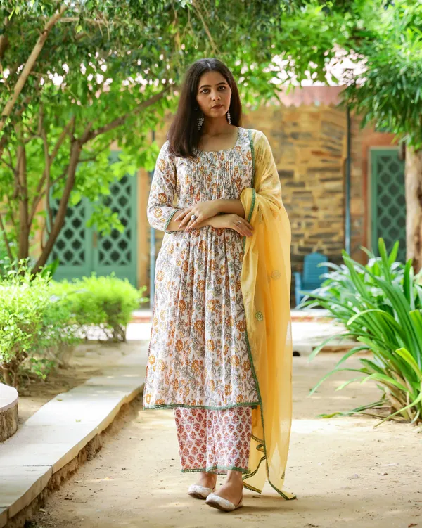 Multicolour_And_Floral_Block_Print_Suit