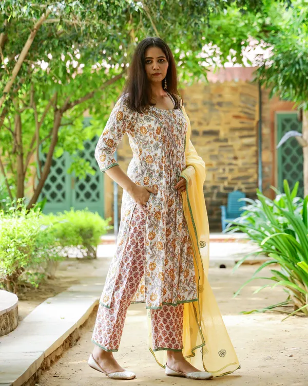 Multicolour_And_Floral_Block_Print_Suit