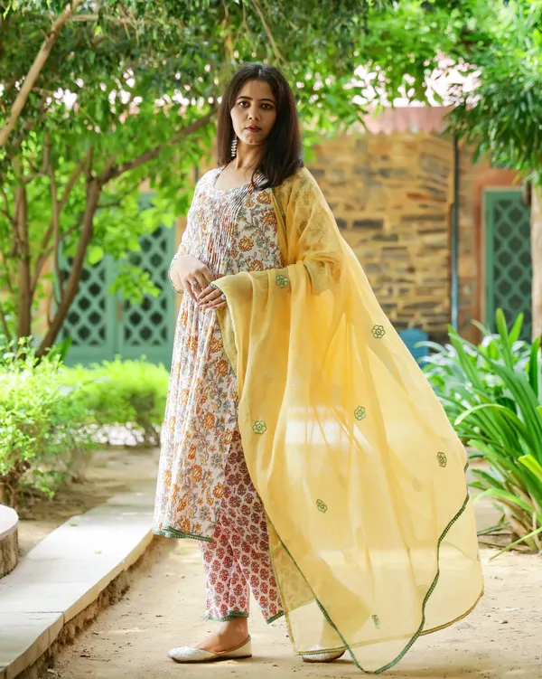 Multicolour_And_Floral_Block_Print_Suit