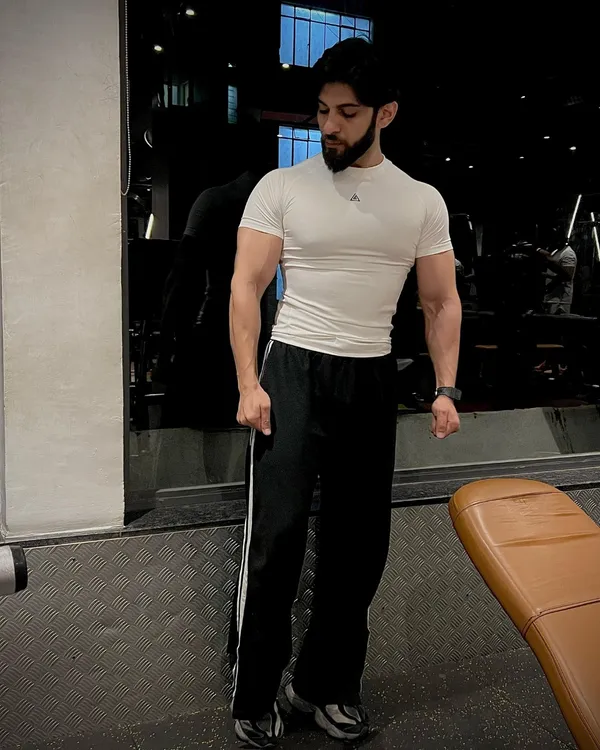Mens_White_Compression_Fit_Gym_T-Shirt_-_Nylon_Spandex_Blend
