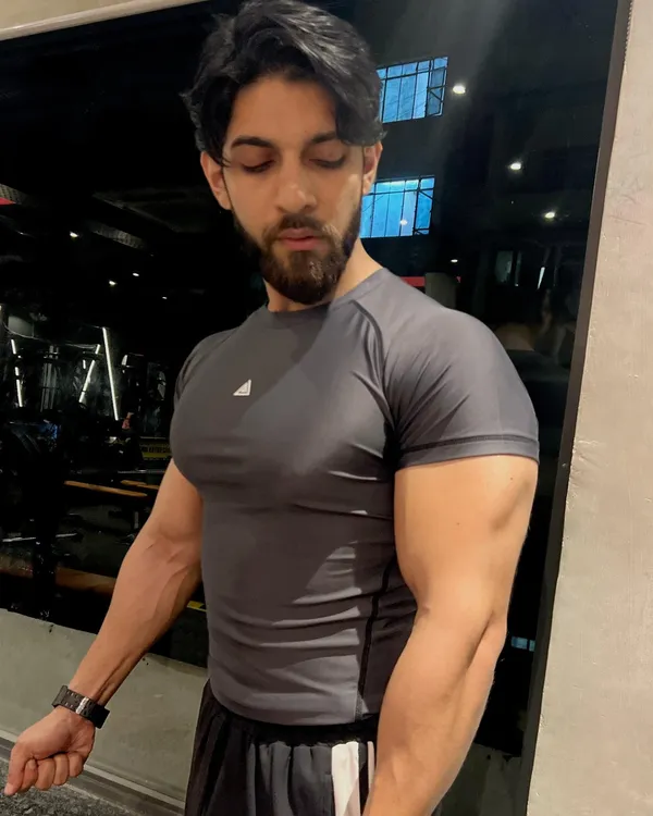 Mens_Half_Sleeves_Grey_Compression_T_Shirt