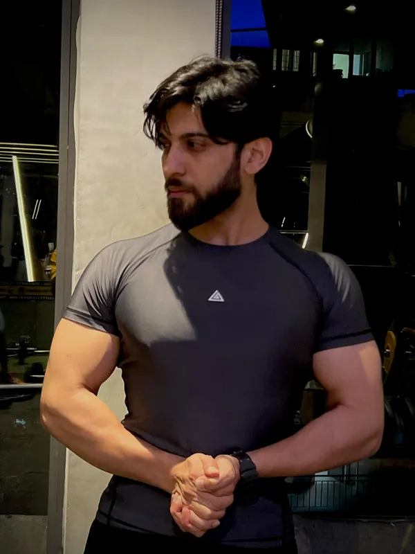 Mens_Half_Sleeves_Grey_Compression_T_Shirt