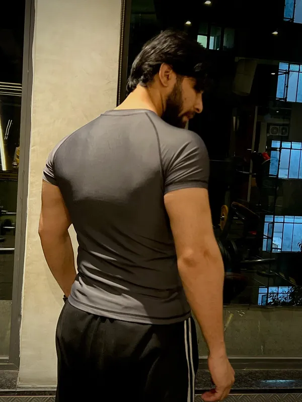 Mens_Half_Sleeves_Grey_Compression_T_Shirt