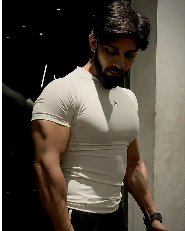 Mens_White_Compression_Fit_Gym_T-Shirt_-_Nylon_Spandex_Blend