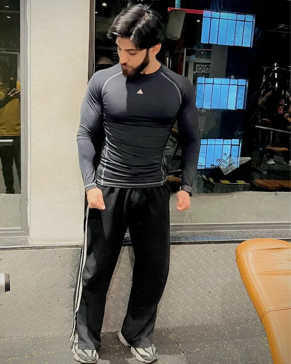 Plain_Black_Full_Sleeves_Compression_T_Shirt