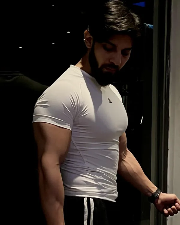 Mens_White_Compression_Fit_Gym_T-Shirt_-_Nylon_Spandex_Blend