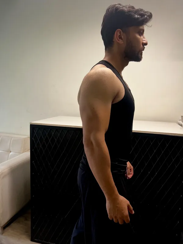 Mens_Black_Gym_Tank_Top_With_Sleeveless_Design