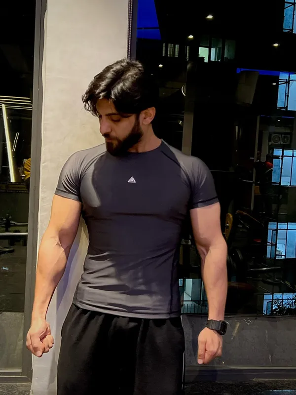 Mens_Half_Sleeves_Grey_Compression_T_Shirt