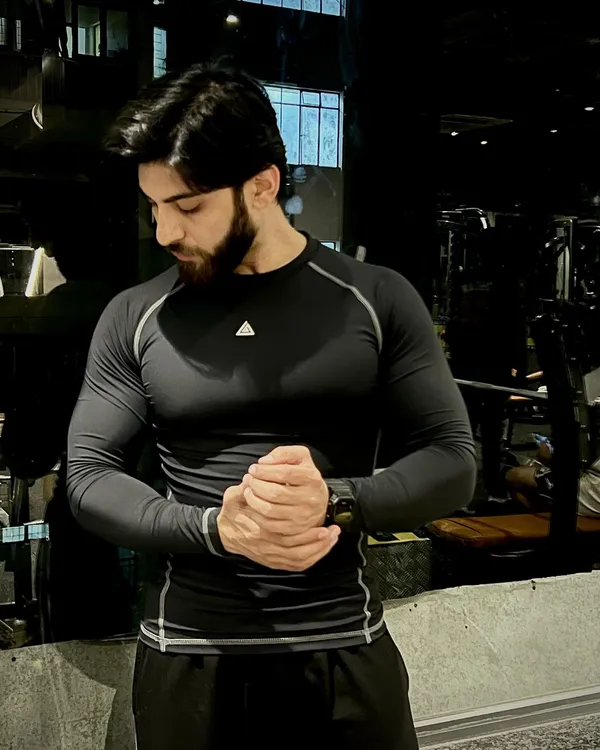 Plain_Black_Full_Sleeves_Compression_T_Shirt