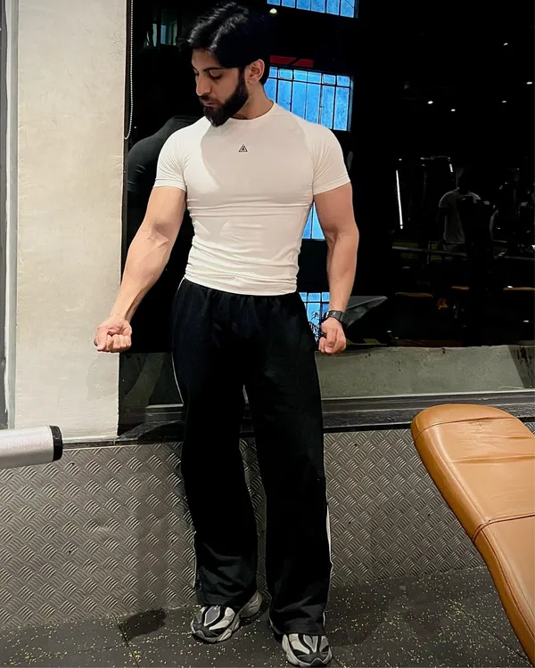 Mens_White_Compression_Fit_Gym_T-Shirt_-_Nylon_Spandex_Blend