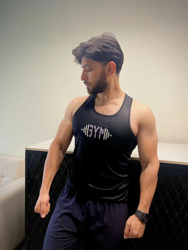 Mens_Black_Gym_Tank_Top_With_Sleeveless_Design