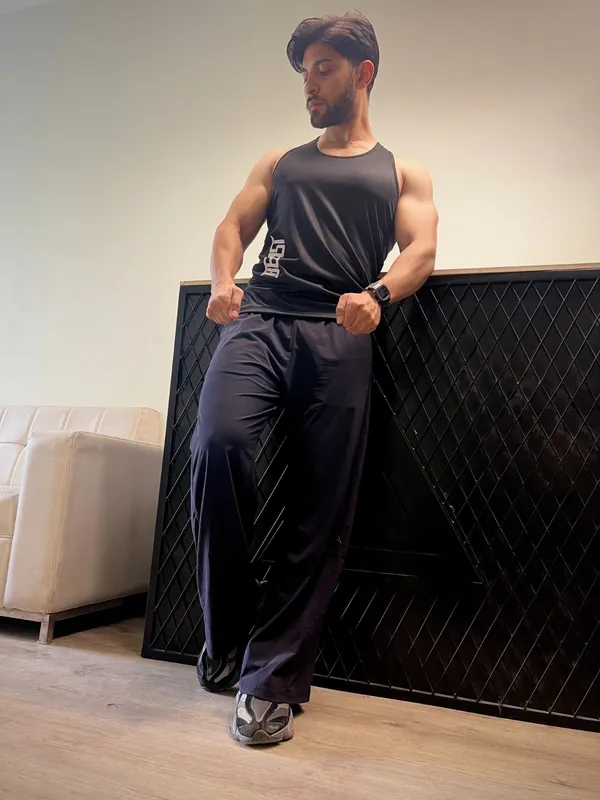 Mens_Black_Sports_Tank_Top_With_Logo_Print_-_Sleeveless_Gym_Vest