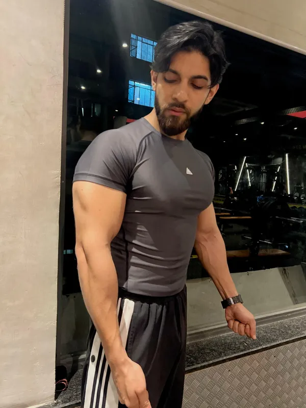 Mens_Half_Sleeves_Grey_Compression_T_Shirt