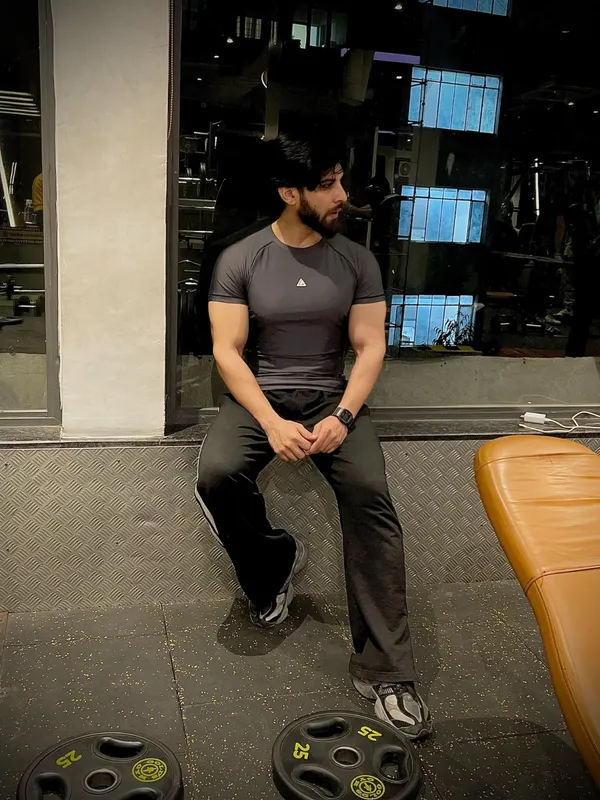 Mens_Half_Sleeves_Grey_Compression_T_Shirt