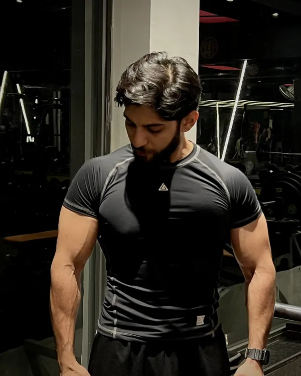 Mens_Black_Compression_Fit_Gym_T-Shirt_-_Nylon_Spandex_Blend